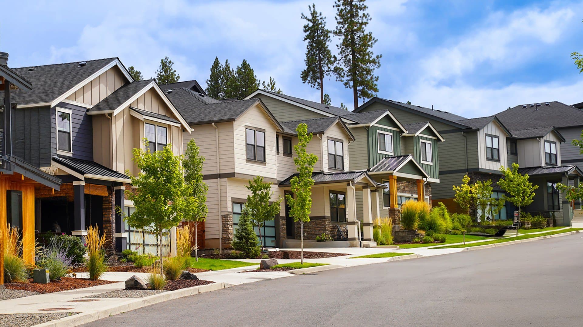 Suburban neighborhood of single-family homes, illustrating U.S. homeowners with untapped home equity