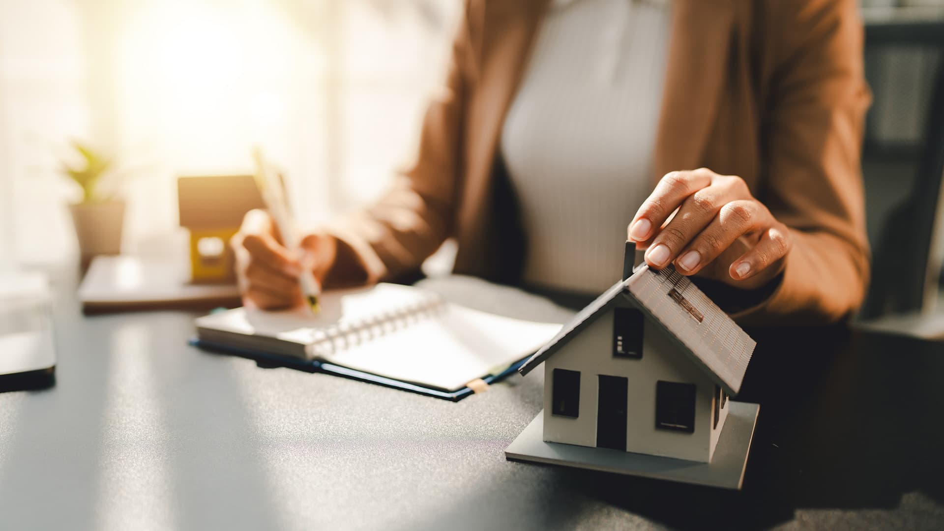 Can I Sell My Home With a HELOC? What to Expect
